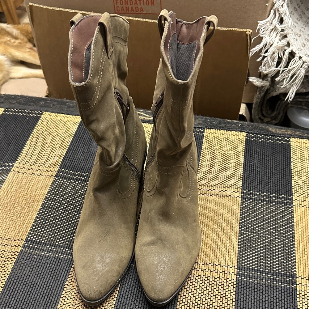Jellypop Tan Heeled Boots for Women Size 9.5M